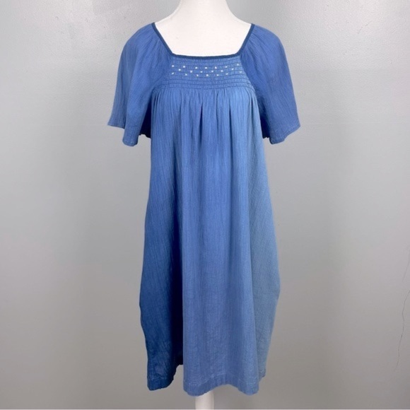 Patio Casuals Cabernet ombré smocked 100% cotton crinkle texture dress, large. - Picture 1 of 9